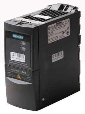 VARIADOR DE FRECUENCIA 3F MM440 3HP 440V CON TECLADO Y FILTRO INCORPORADO (USADO SIN CAJA ORIGINAL)