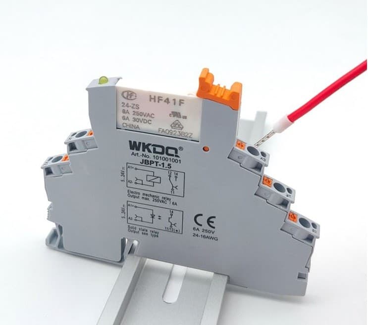 BASE Y MINI RELE ENCHUFABLE 24VDC 250V A/ DC 8A 78*93*62mm